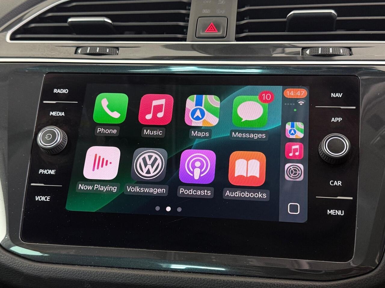 Volkswagen Tiguan thumbnail Infotainment System