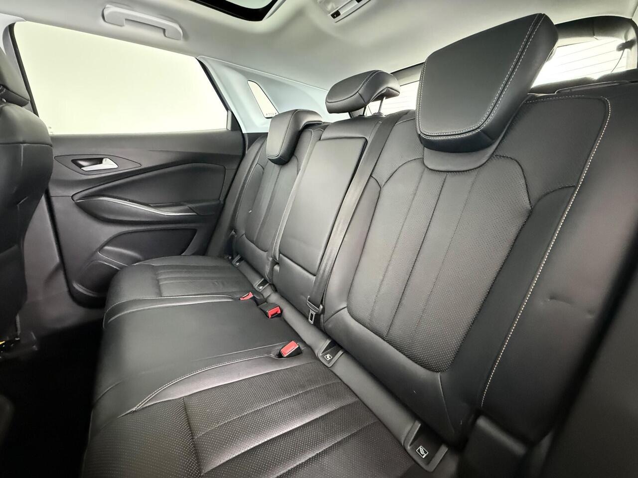 Vauxhall Grandland X thumbnail Seats Rear