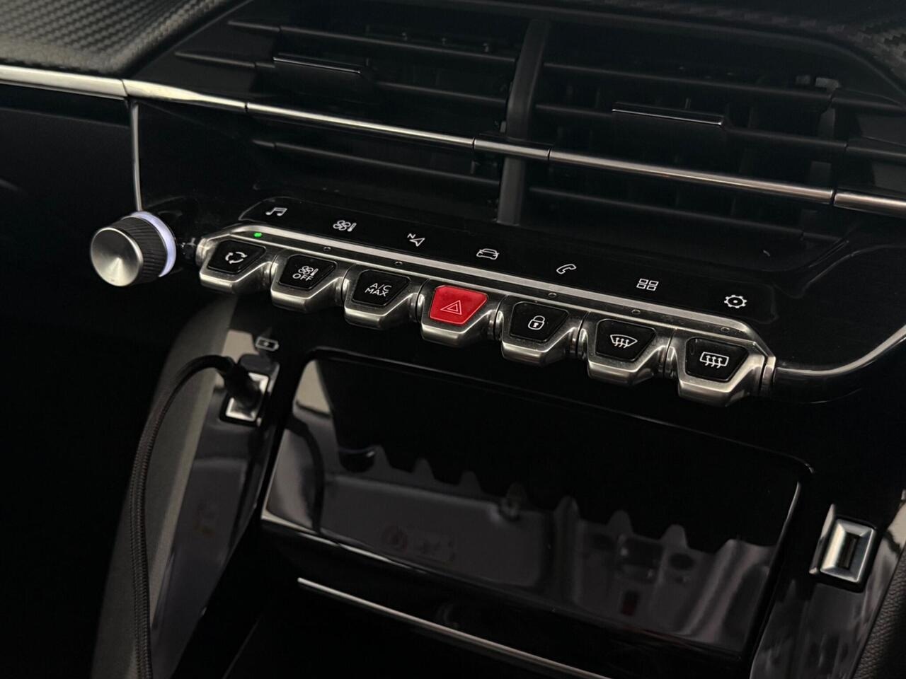 Peugeot 2008 thumbnail Interior Front