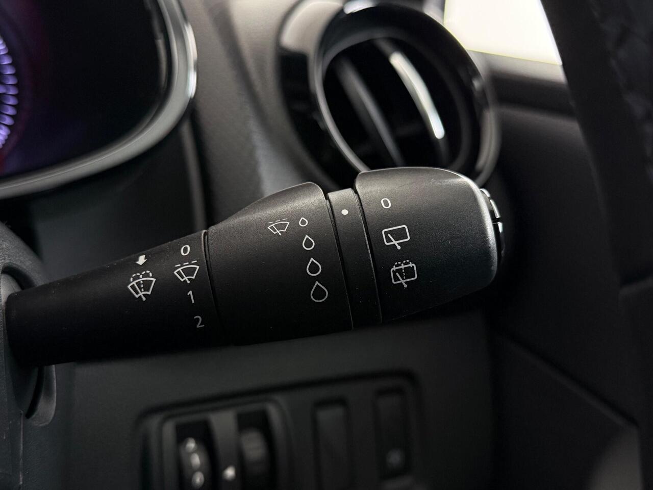 Renault Clio thumbnail Misc Controls
