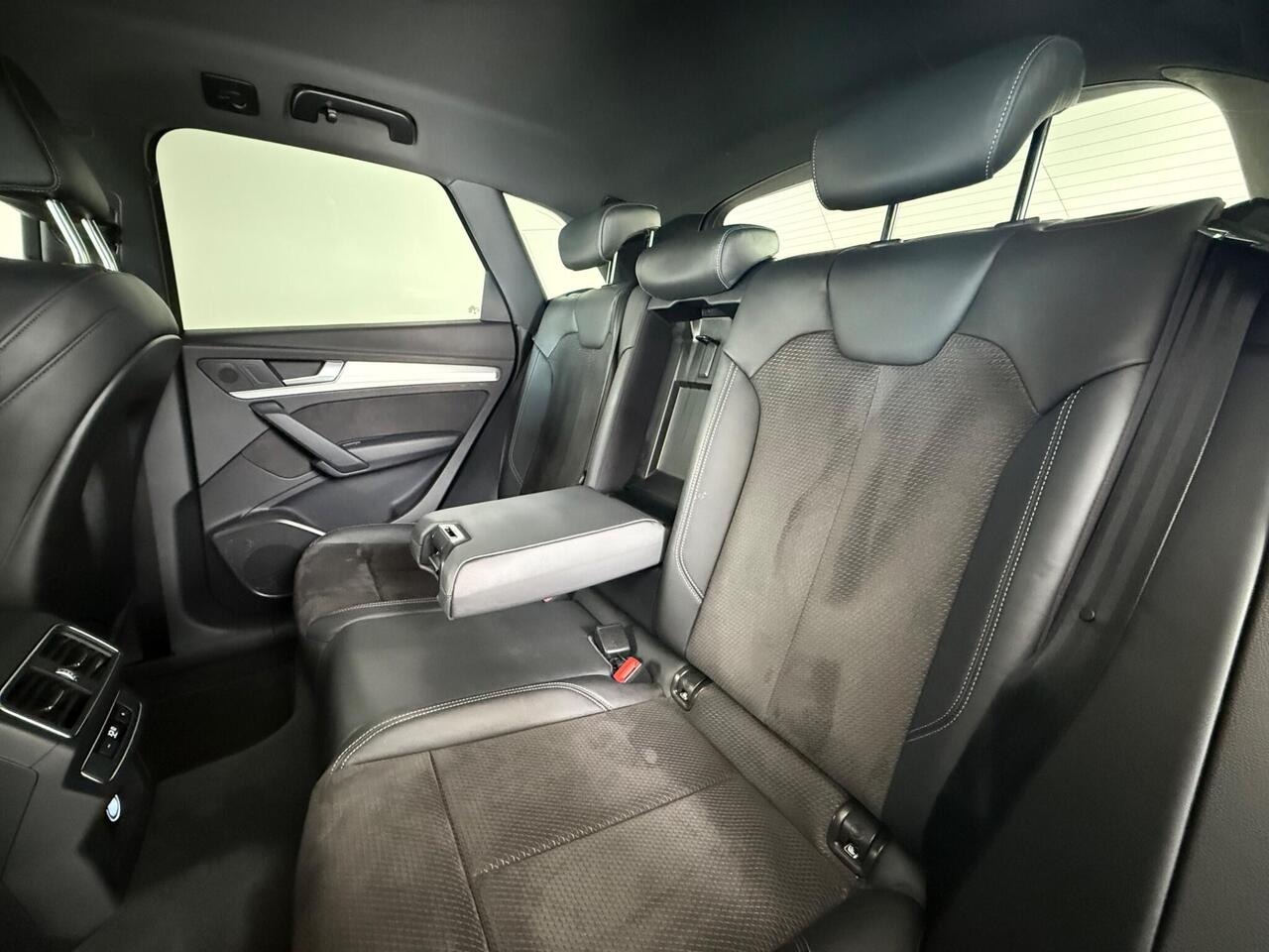 Audi Q5 thumbnail Seats Rear