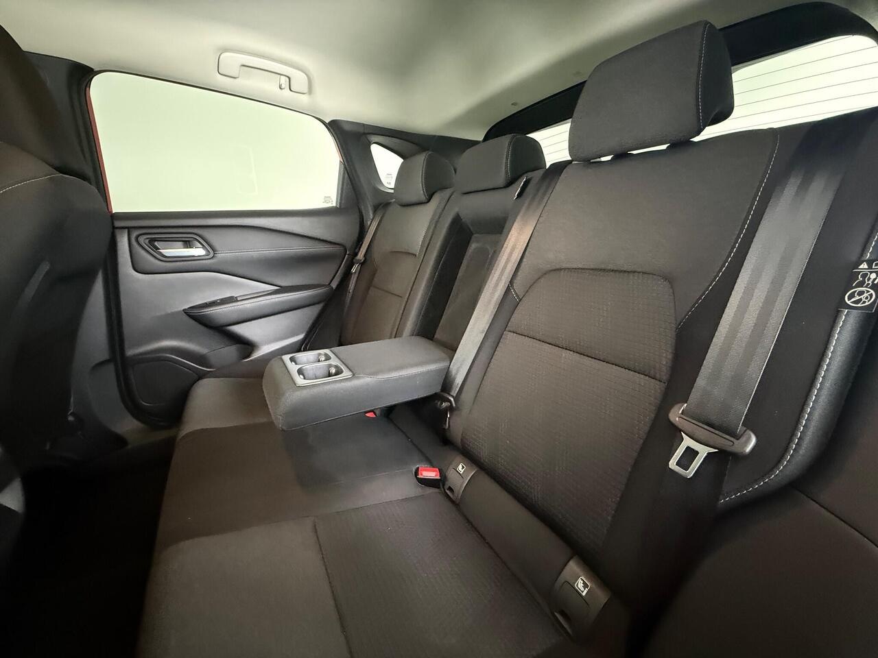 Nissan Qashqai thumbnail Seats Rear