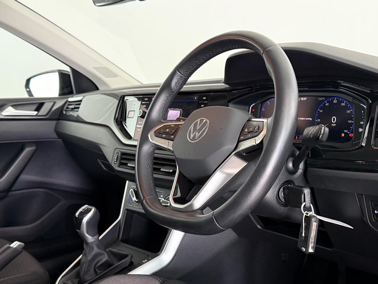 Volkswagen Polo thumbnail Interior Front