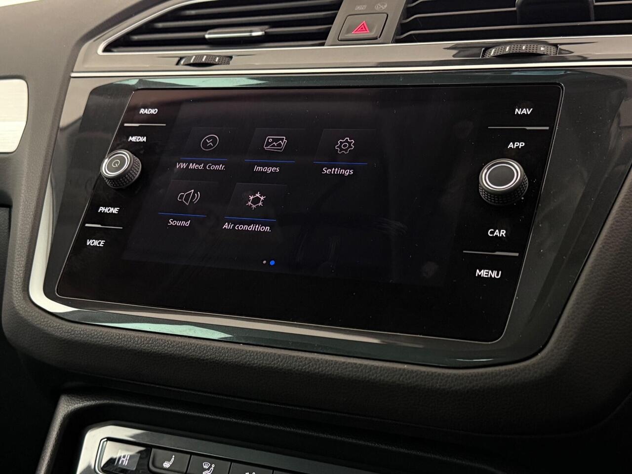 Volkswagen Tiguan thumbnail Infotainment System