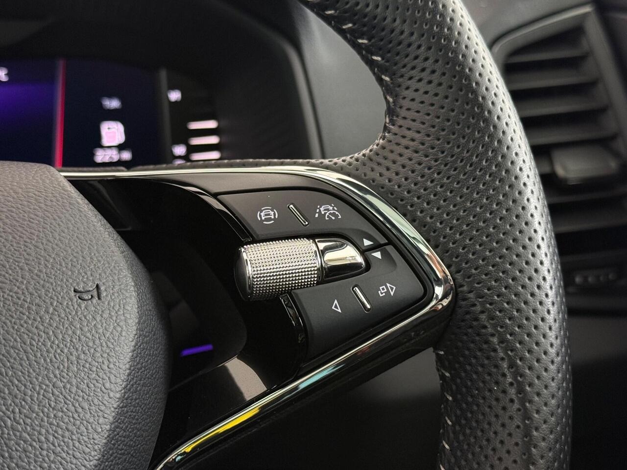 Skoda Karoq thumbnail Misc Controls