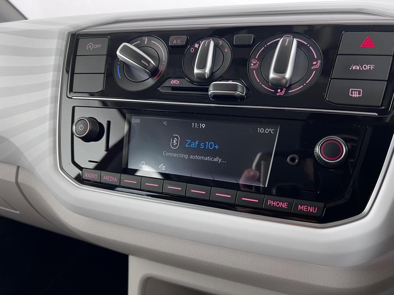 Volkswagen up! thumbnail Infotainment System