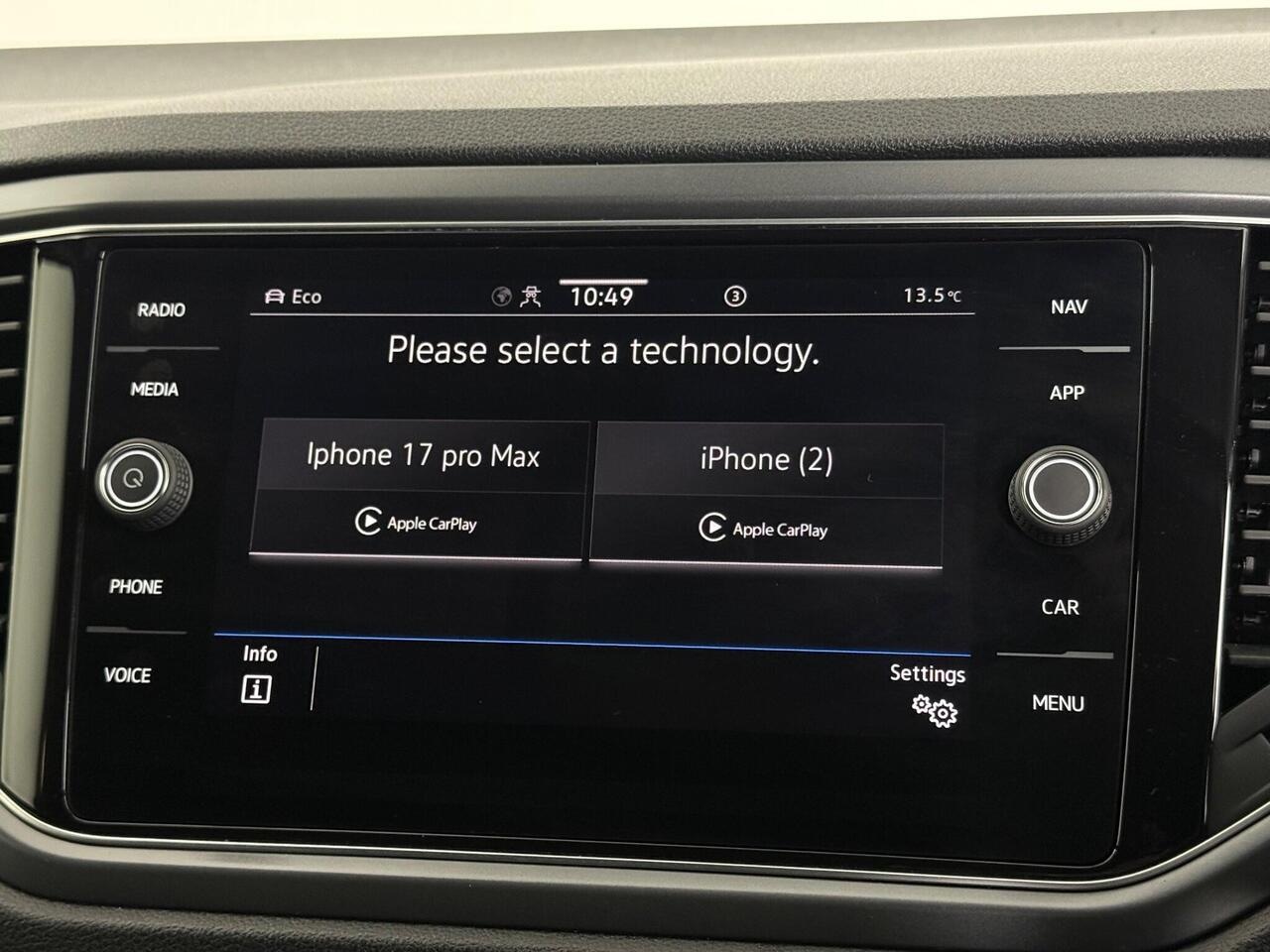 Volkswagen T-Roc thumbnail Infotainment System