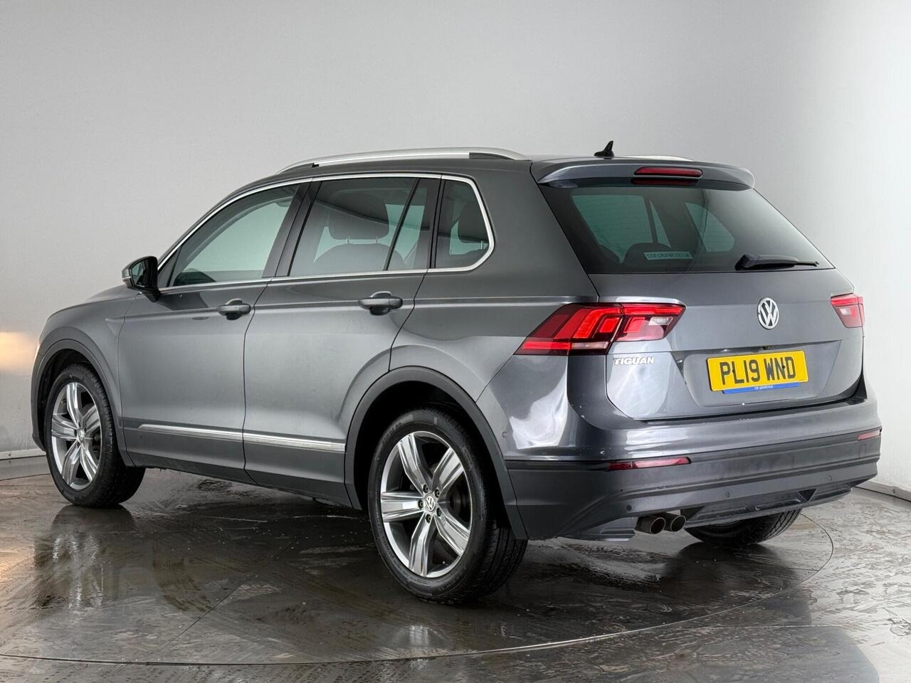 Volkswagen Tiguan thumbnail Rear Left