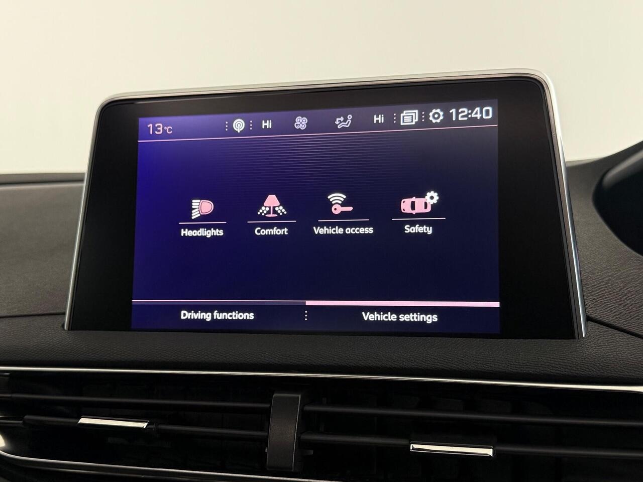 Peugeot 5008 thumbnail Infotainment System