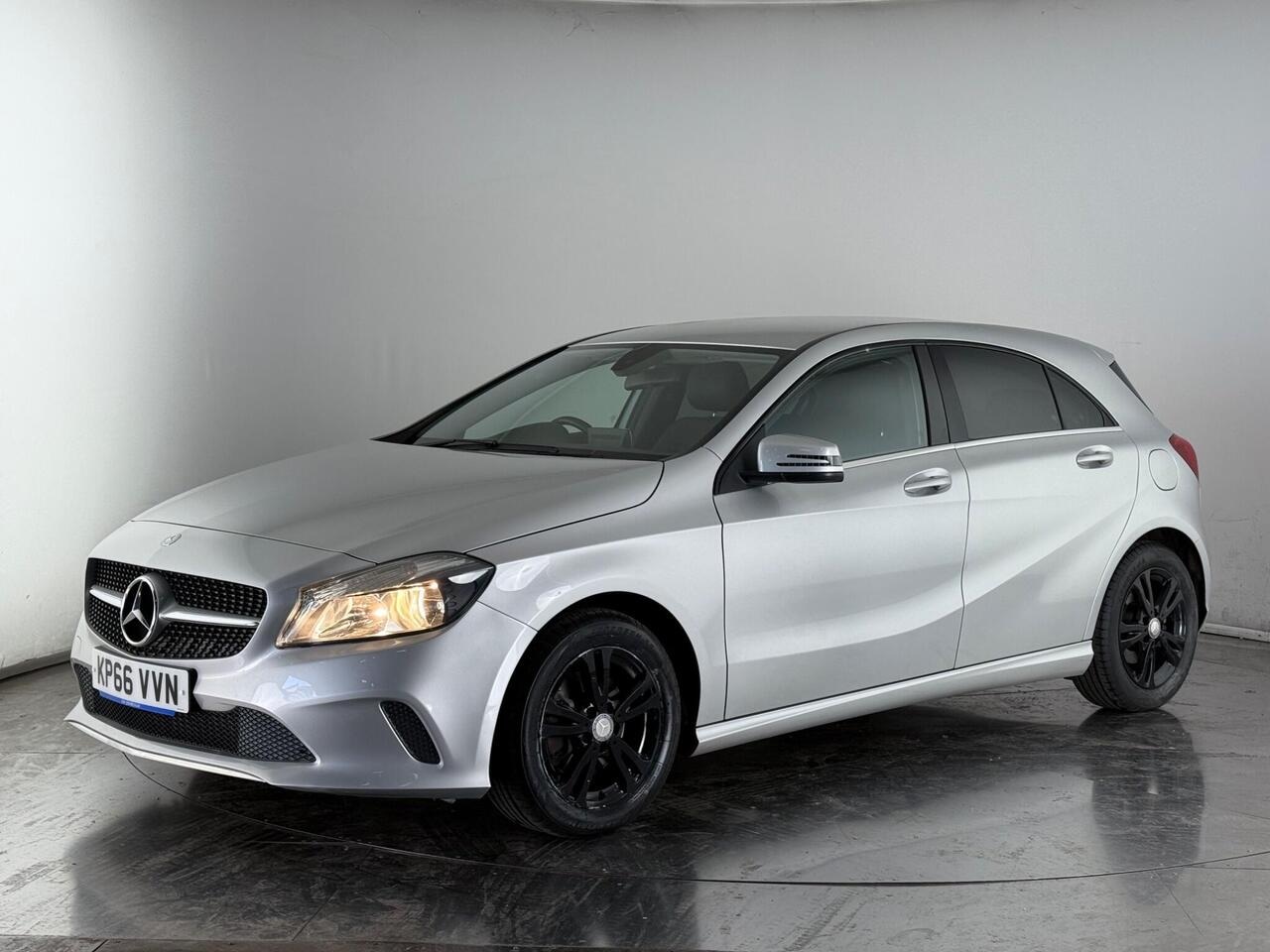 Mercedes-Benz A Class thumbnail Front Left
