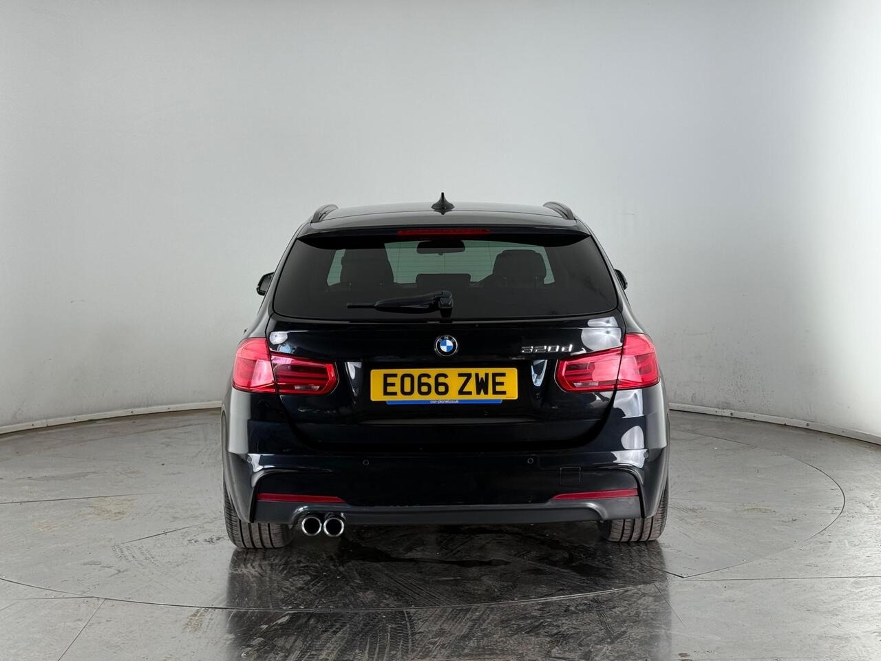 BMW 3 Series thumbnail Rear