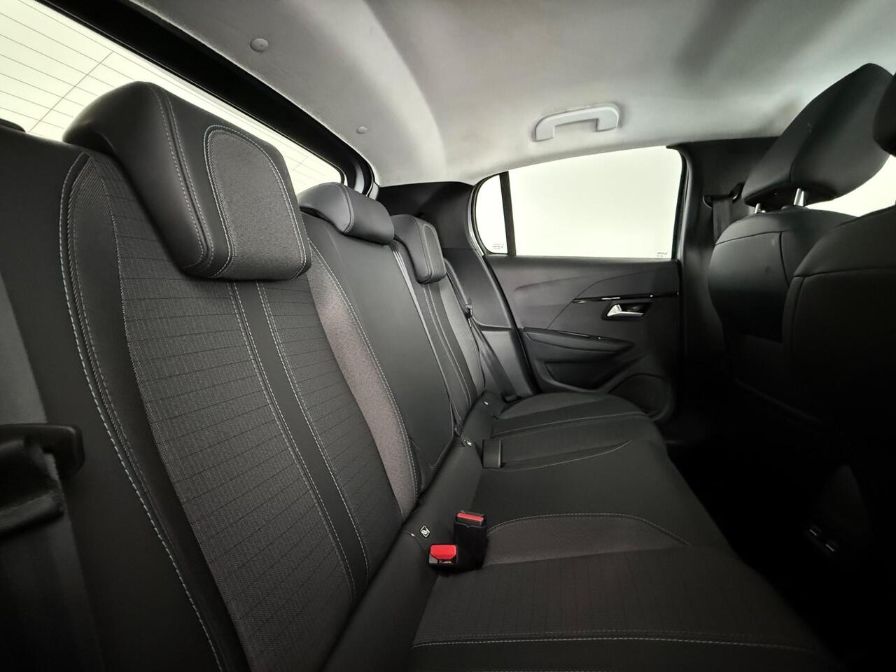 Peugeot 208 thumbnail Seats Rear