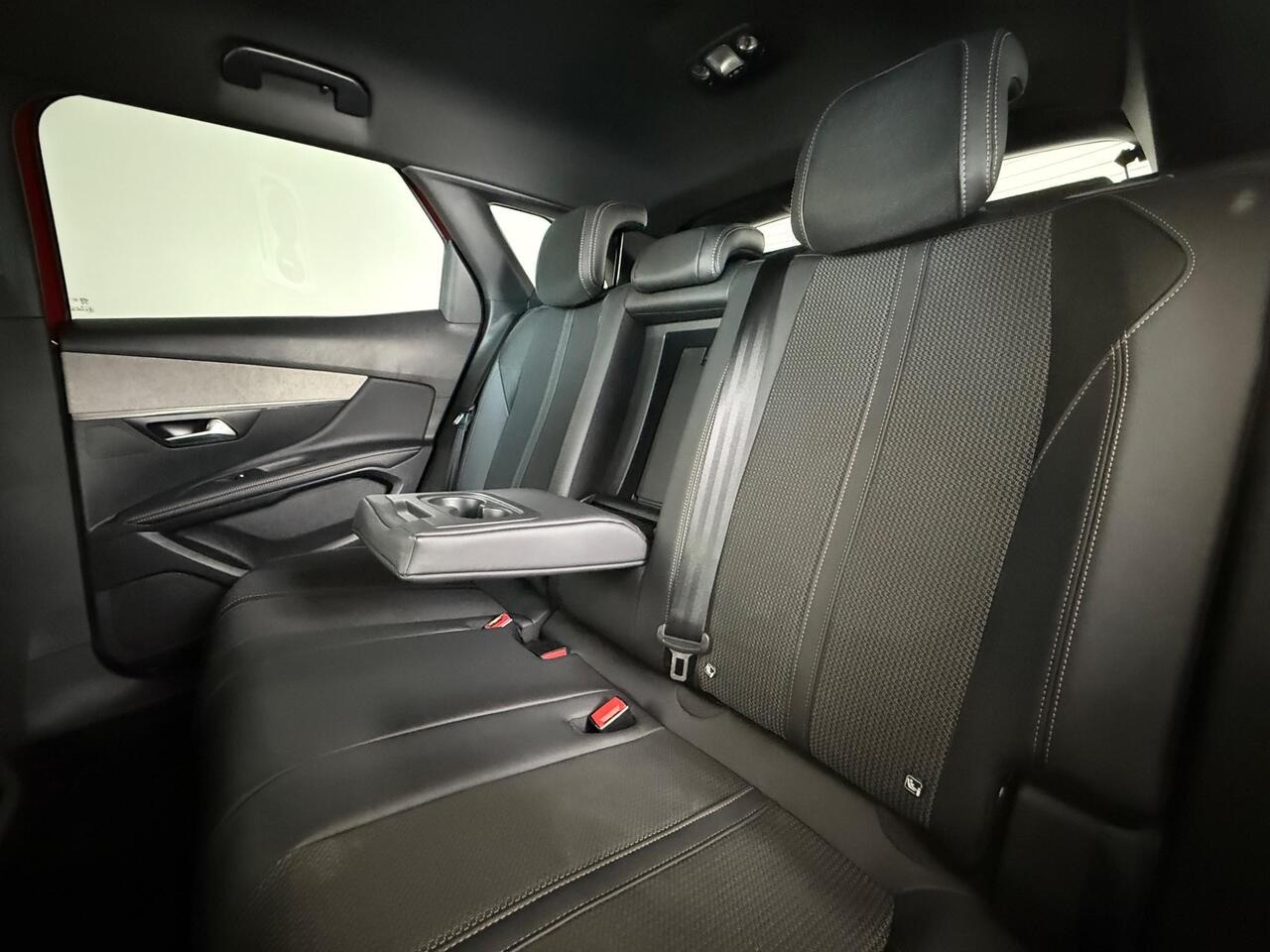 Peugeot 3008 thumbnail Seats Rear