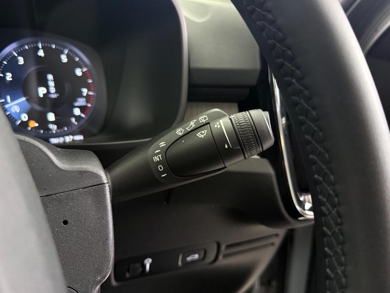 Volvo XC40 thumbnail Steering Wheel