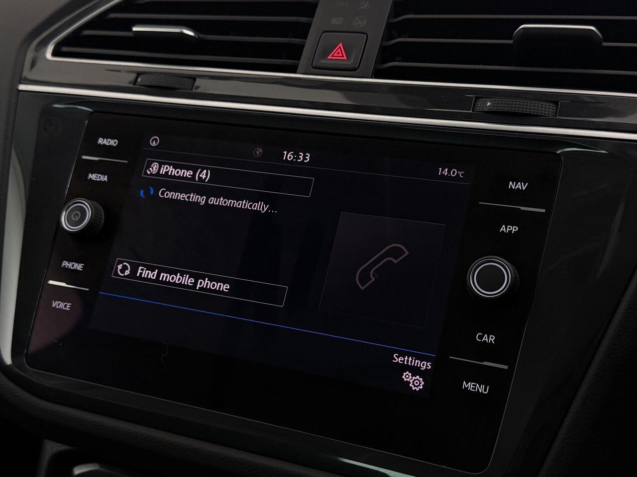 Volkswagen Tiguan thumbnail Infotainment System