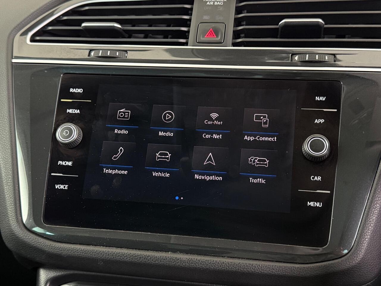 Volkswagen Tiguan thumbnail Infotainment System