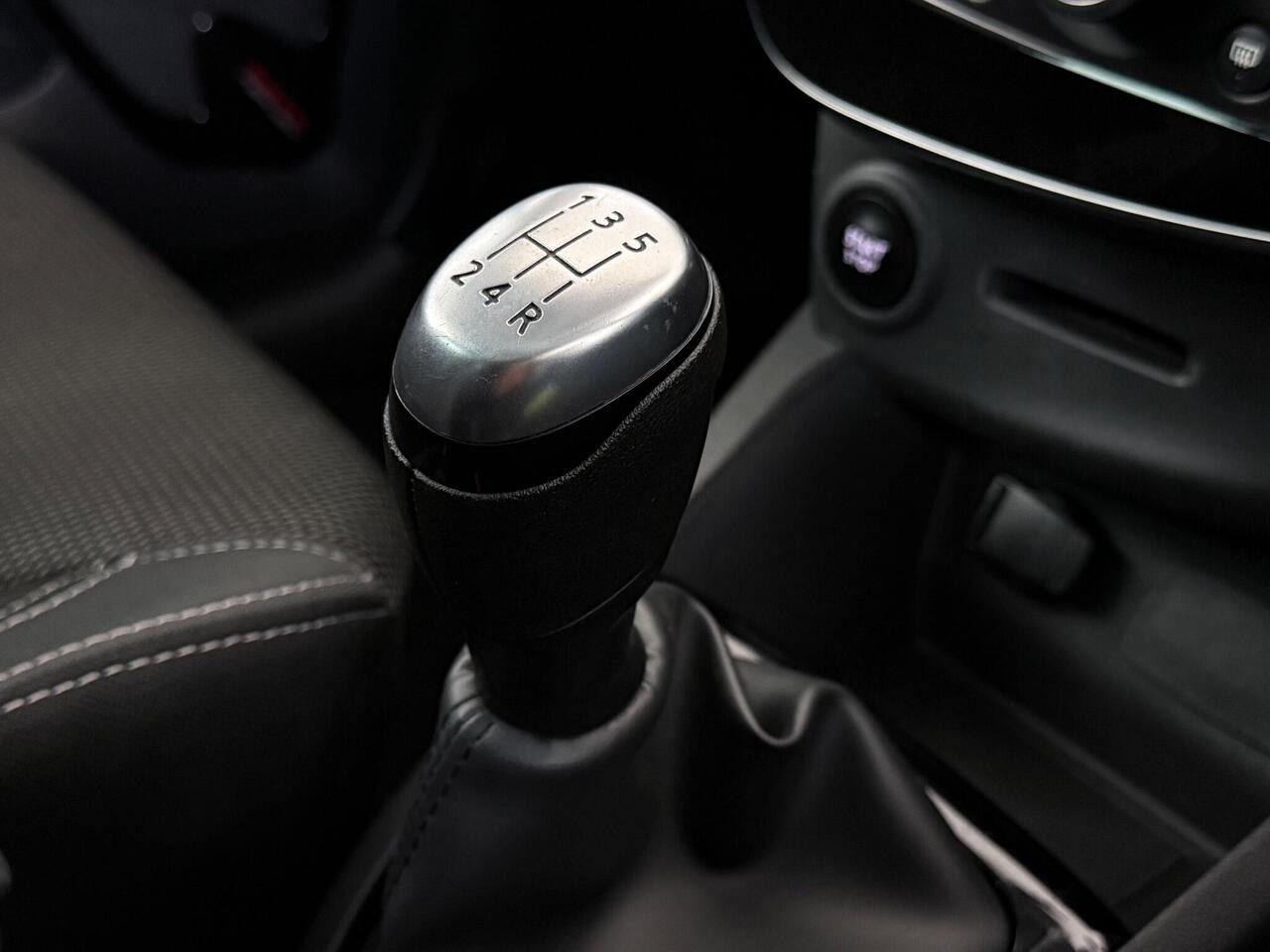 Renault Clio thumbnail Interior Front