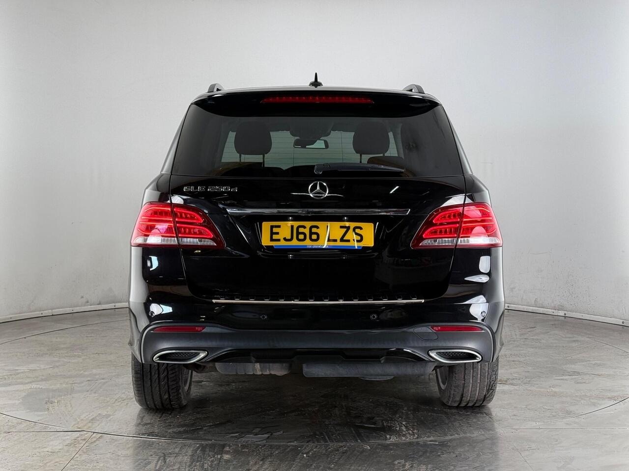 Mercedes-Benz GLE thumbnail Rear