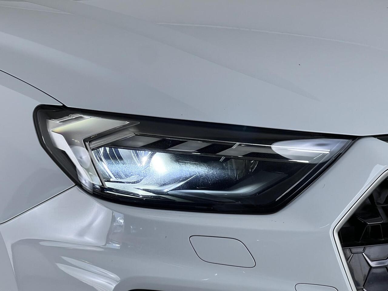 Audi A1 thumbnail Lights Front