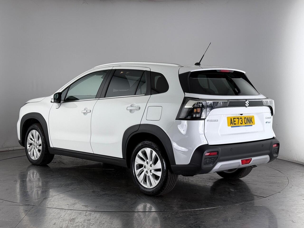 Suzuki S-Cross thumbnail Rear Left