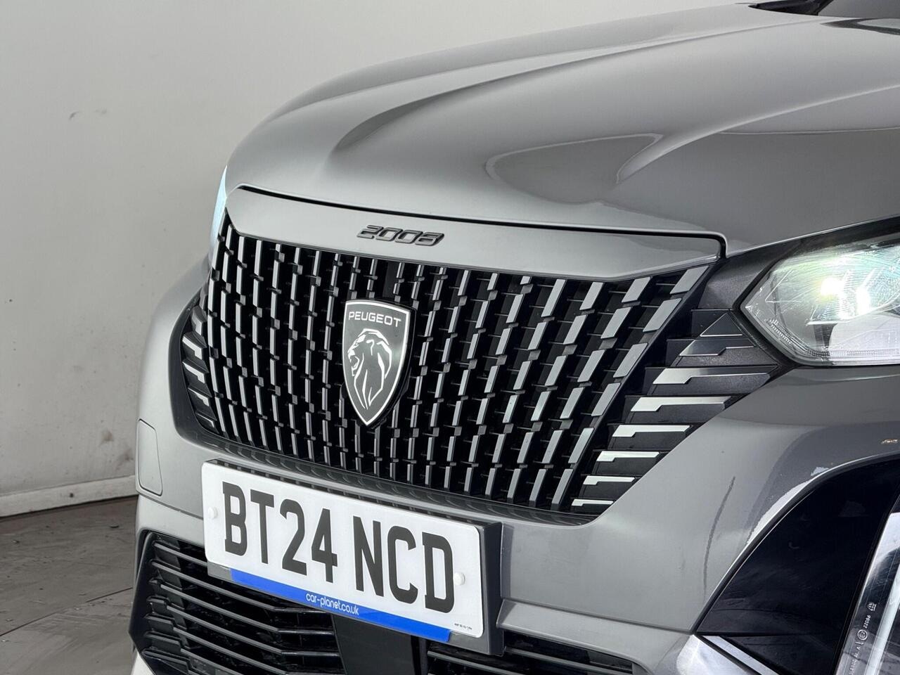 Peugeot 2008 thumbnail Lights Front