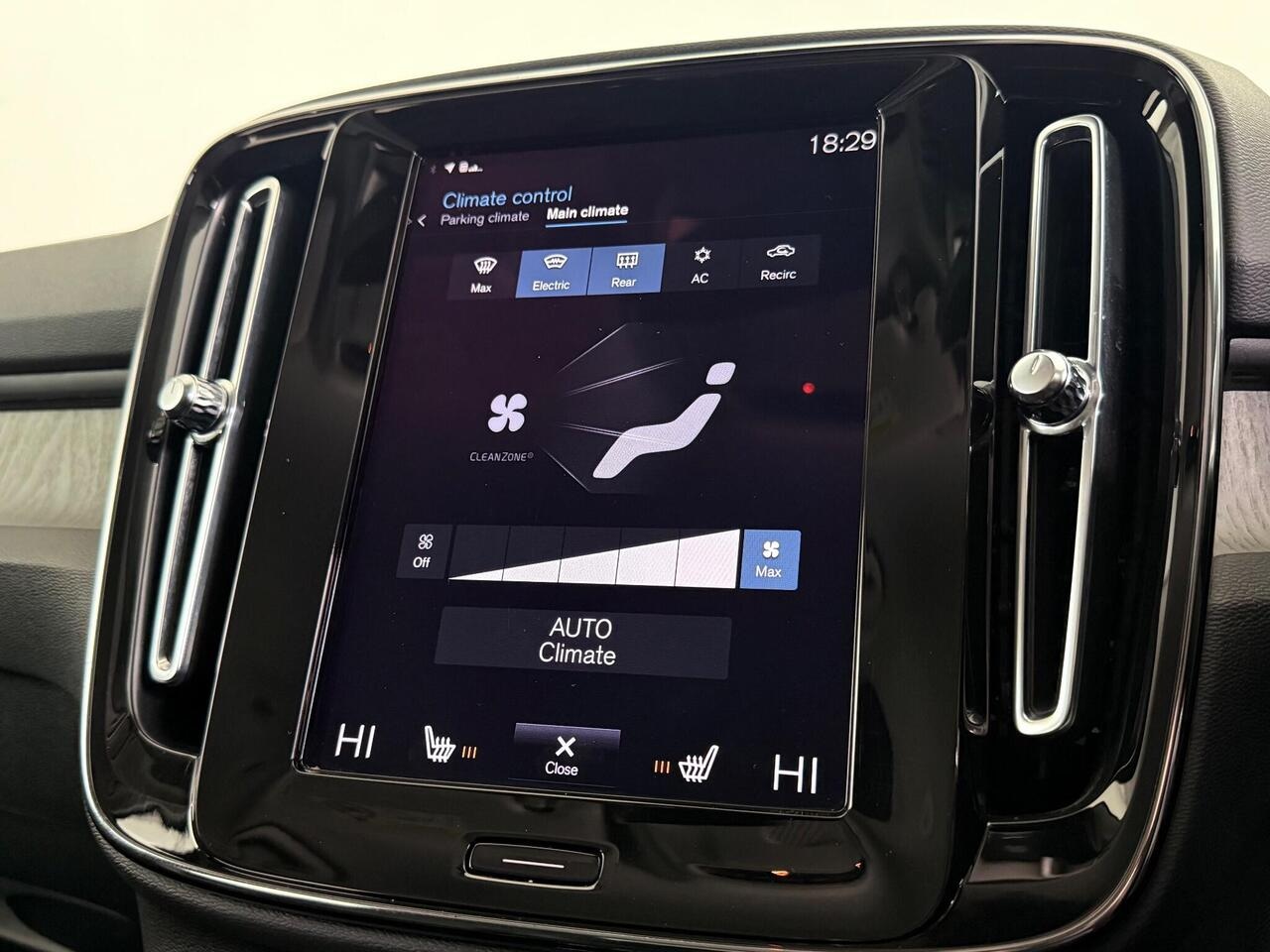 Volvo XC40 thumbnail Infotainment System