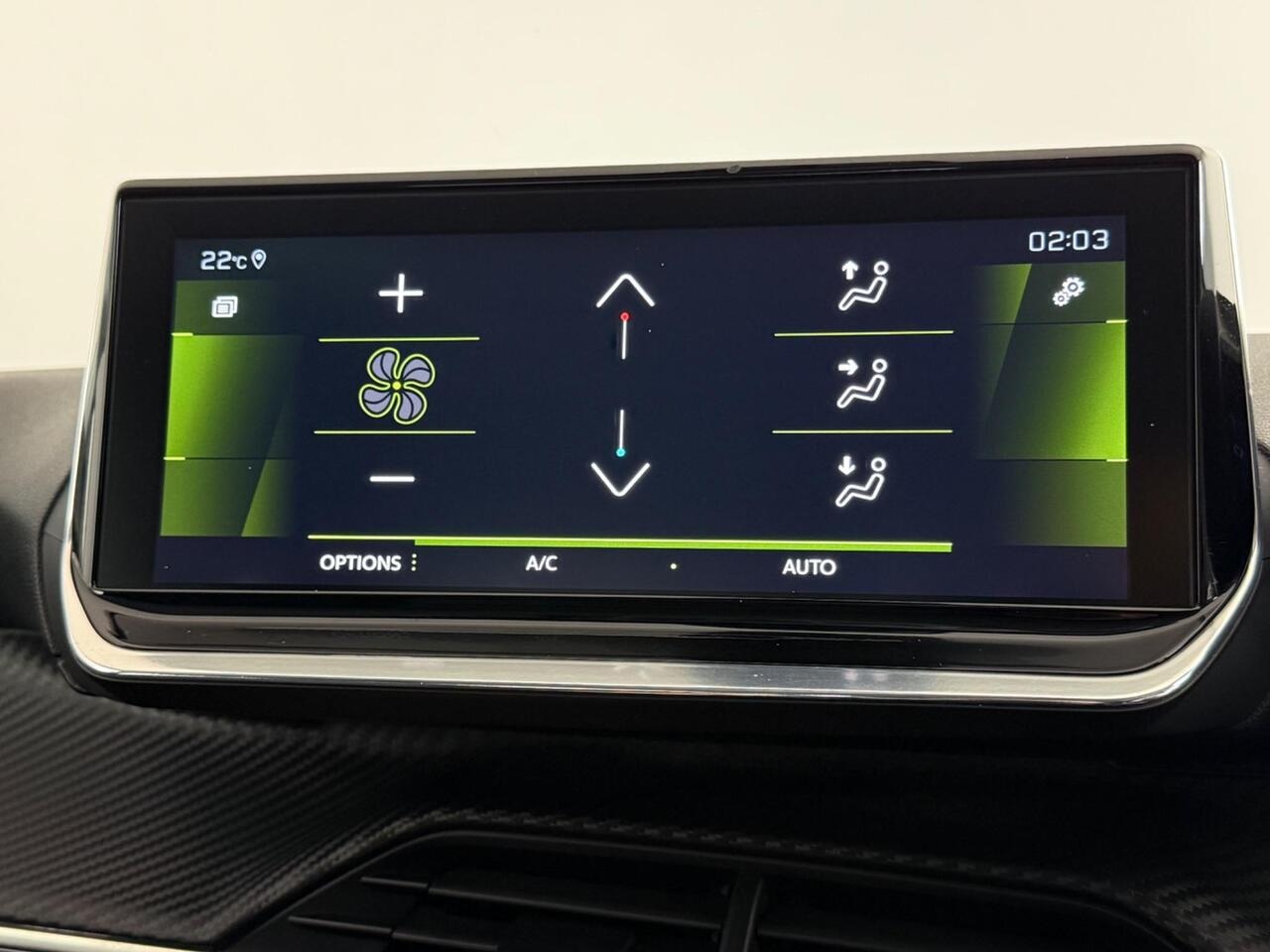 Peugeot 208 thumbnail Infotainment System