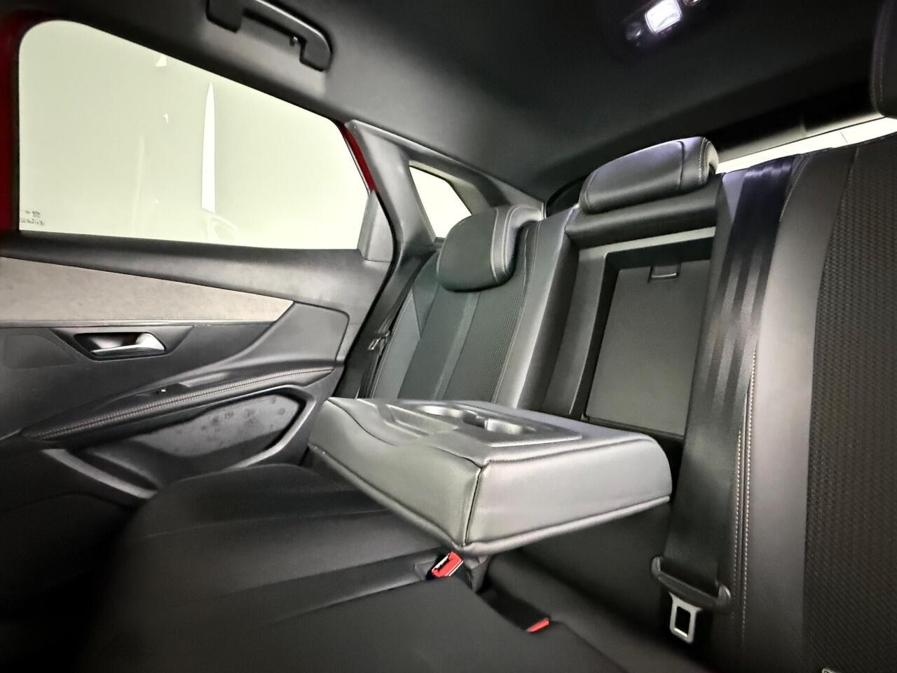 Peugeot 3008 thumbnail Seats Rear