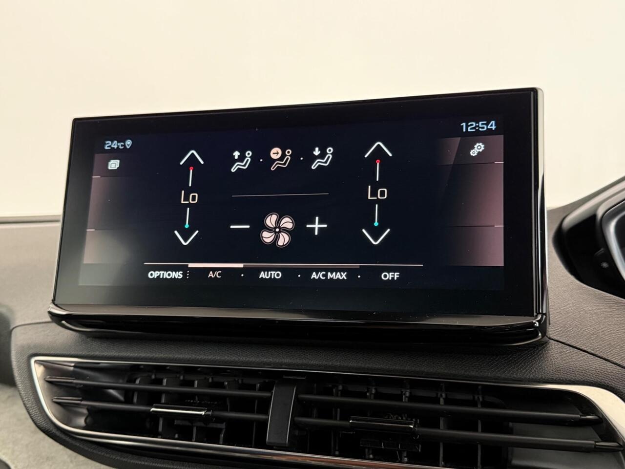 Peugeot 3008 thumbnail Infotainment System