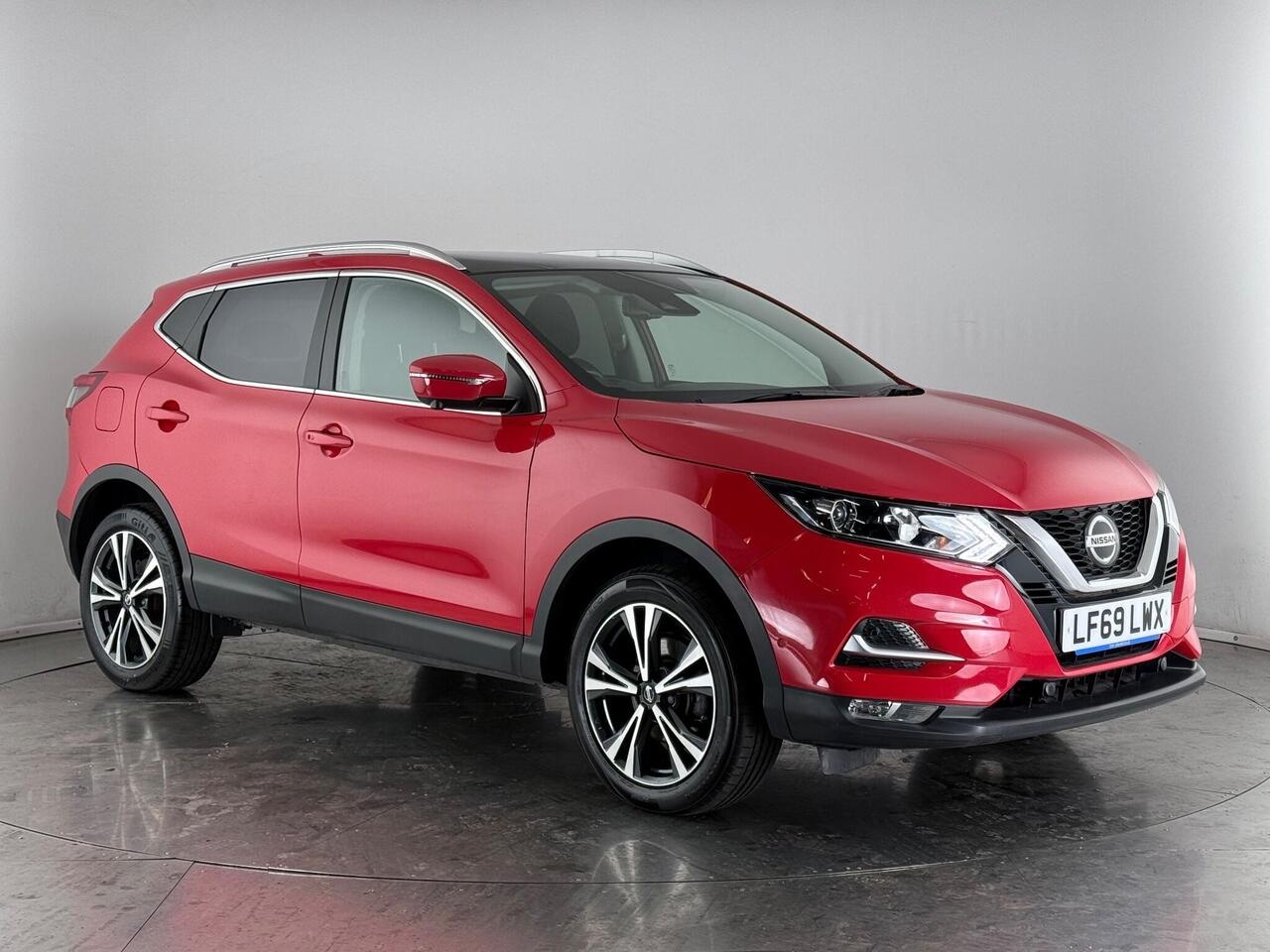 Nissan Qashqai thumbnail Front Right