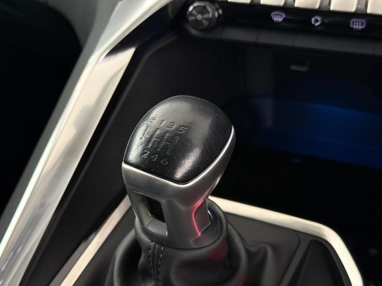 Peugeot 3008 thumbnail Interior Front