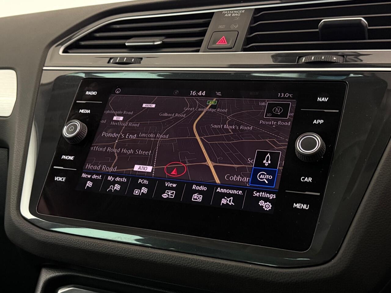 Volkswagen Tiguan thumbnail Infotainment System
