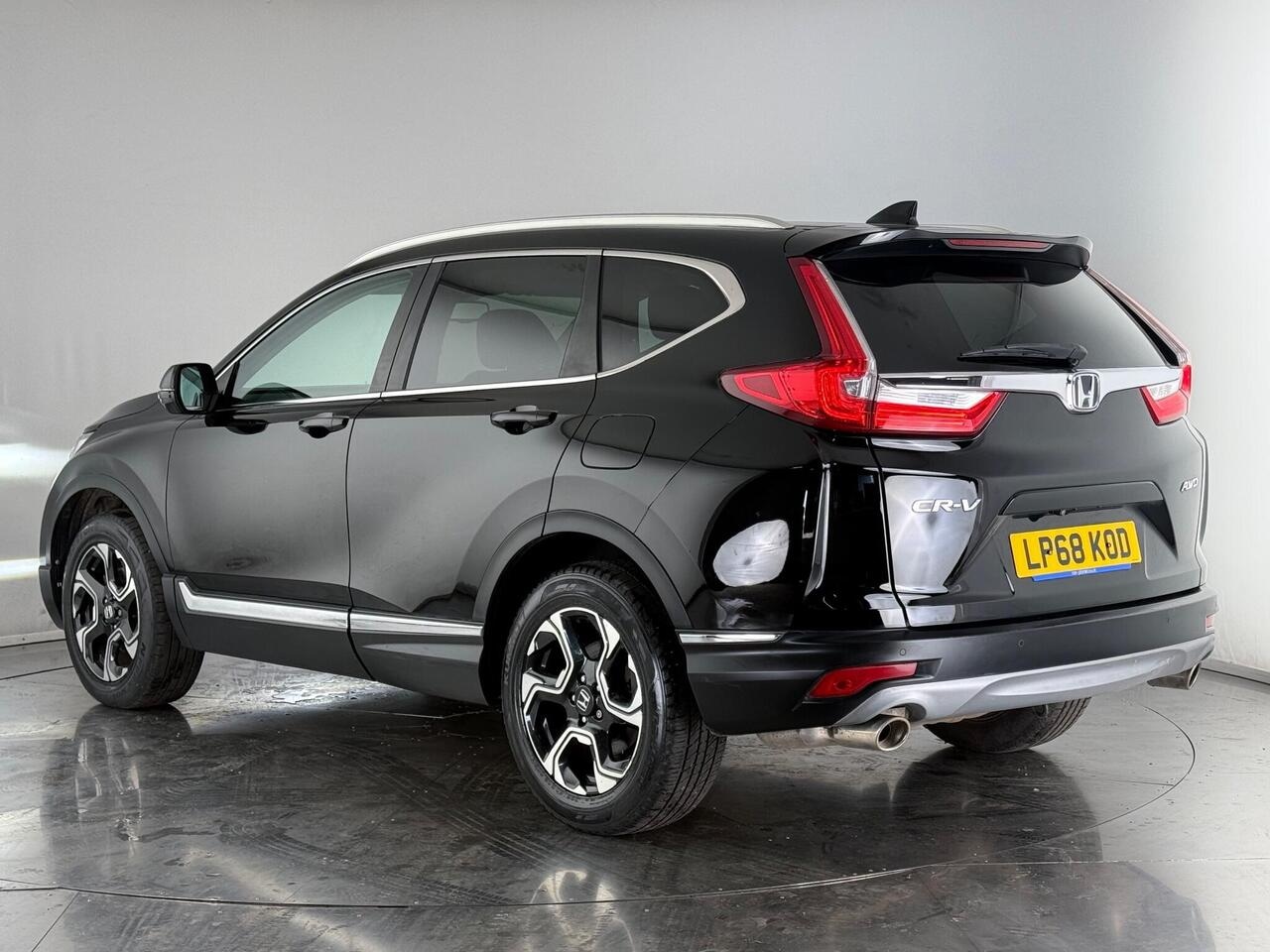 Honda CR-V thumbnail Rear Left
