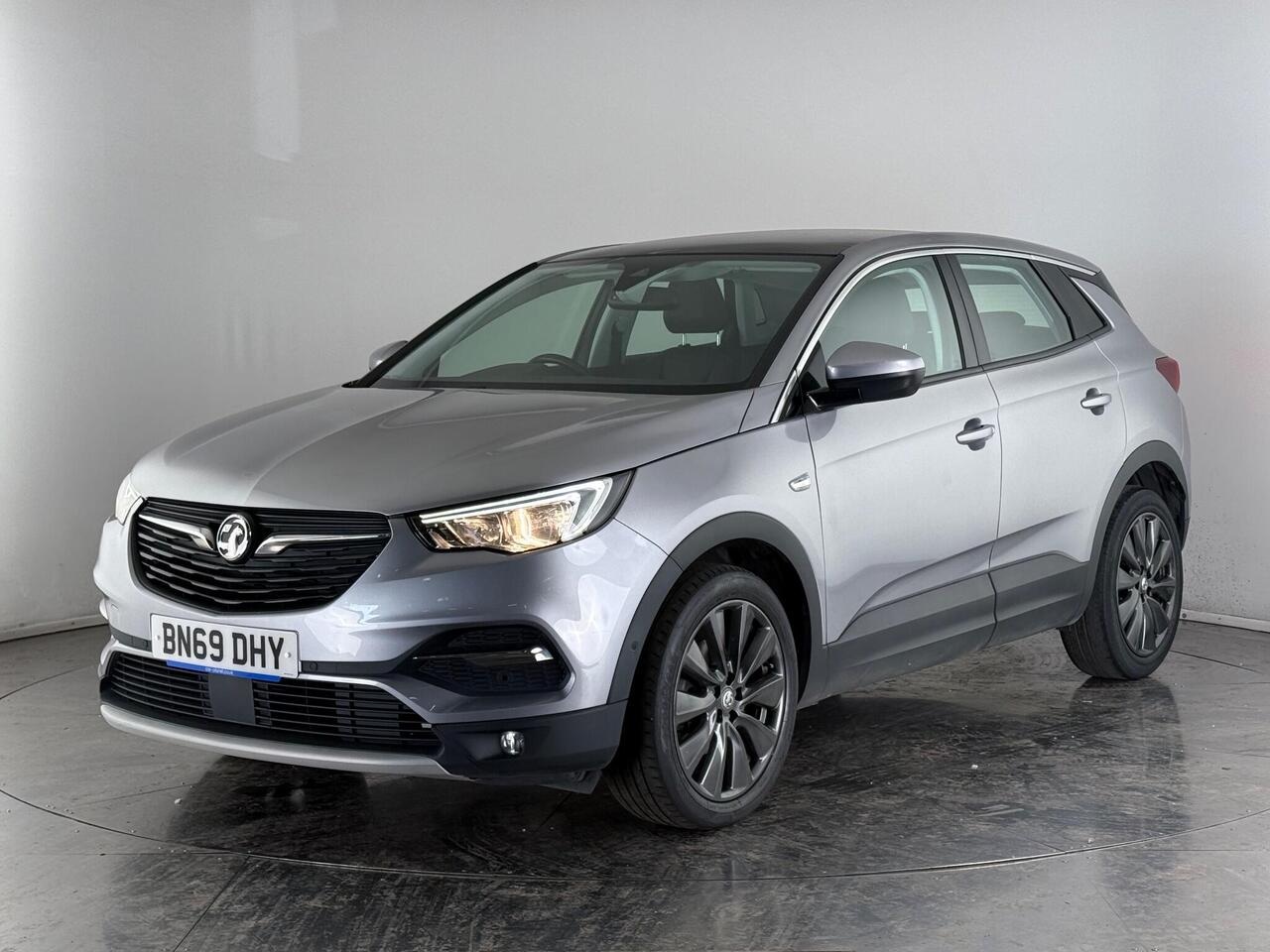Vauxhall Grandland X thumbnail Front Left