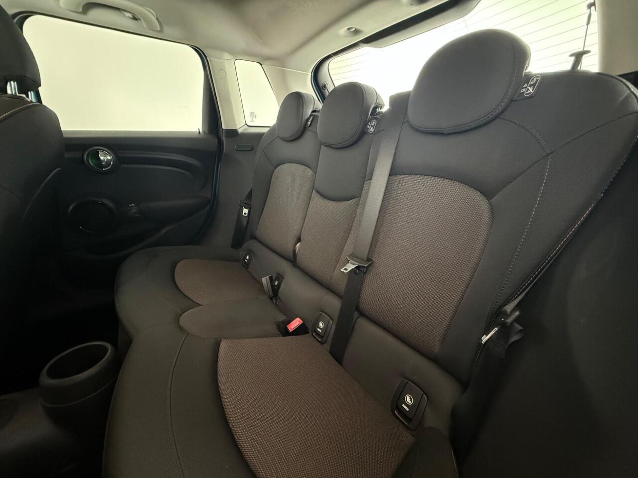 MINI Hatch thumbnail Seats Rear