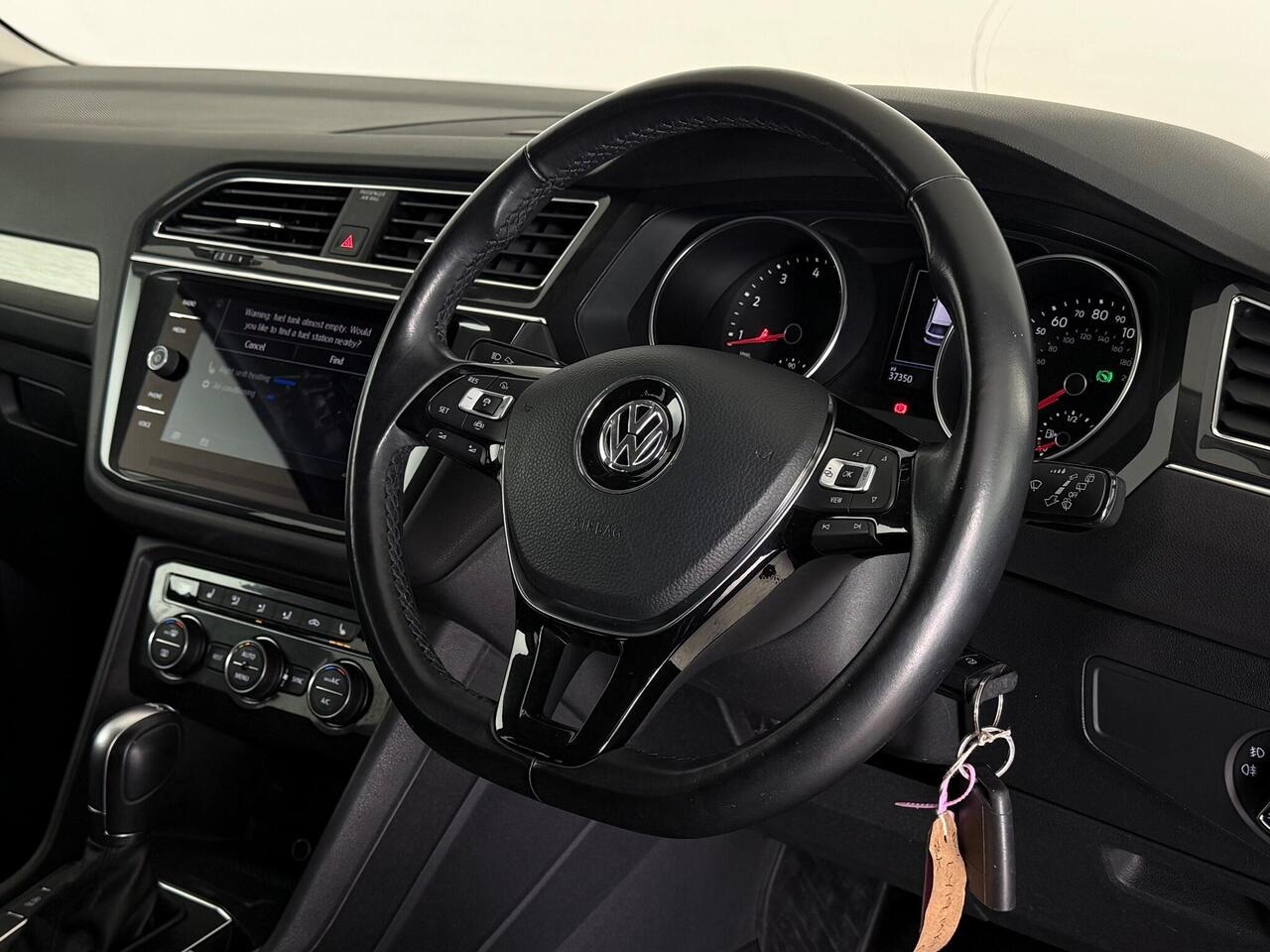 Volkswagen Tiguan Allspace thumbnail Steering Wheel
