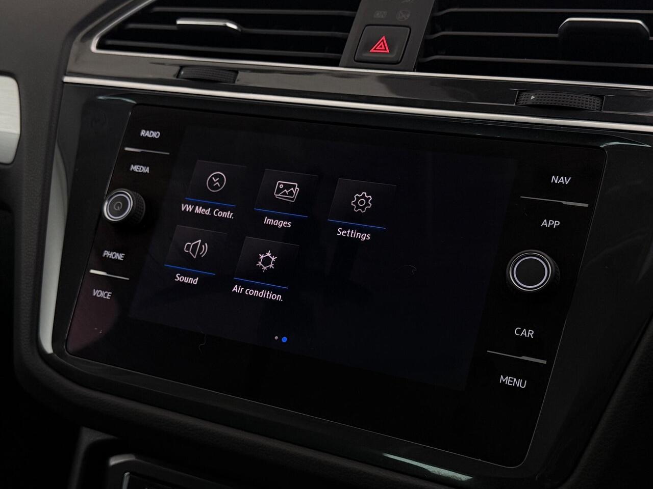 Volkswagen Tiguan thumbnail Infotainment System