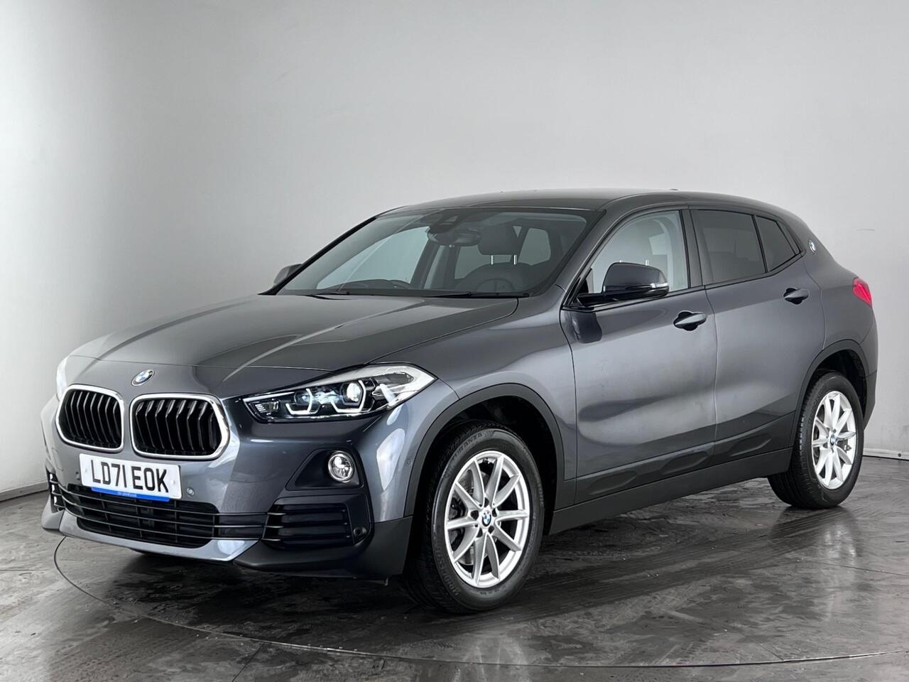 BMW X2 thumbnail Front Left