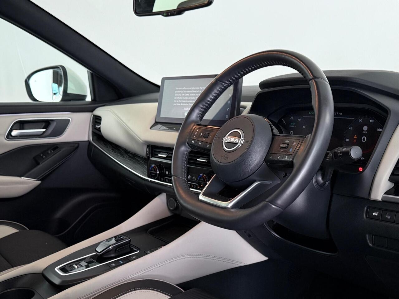 Nissan Qashqai thumbnail Interior Front