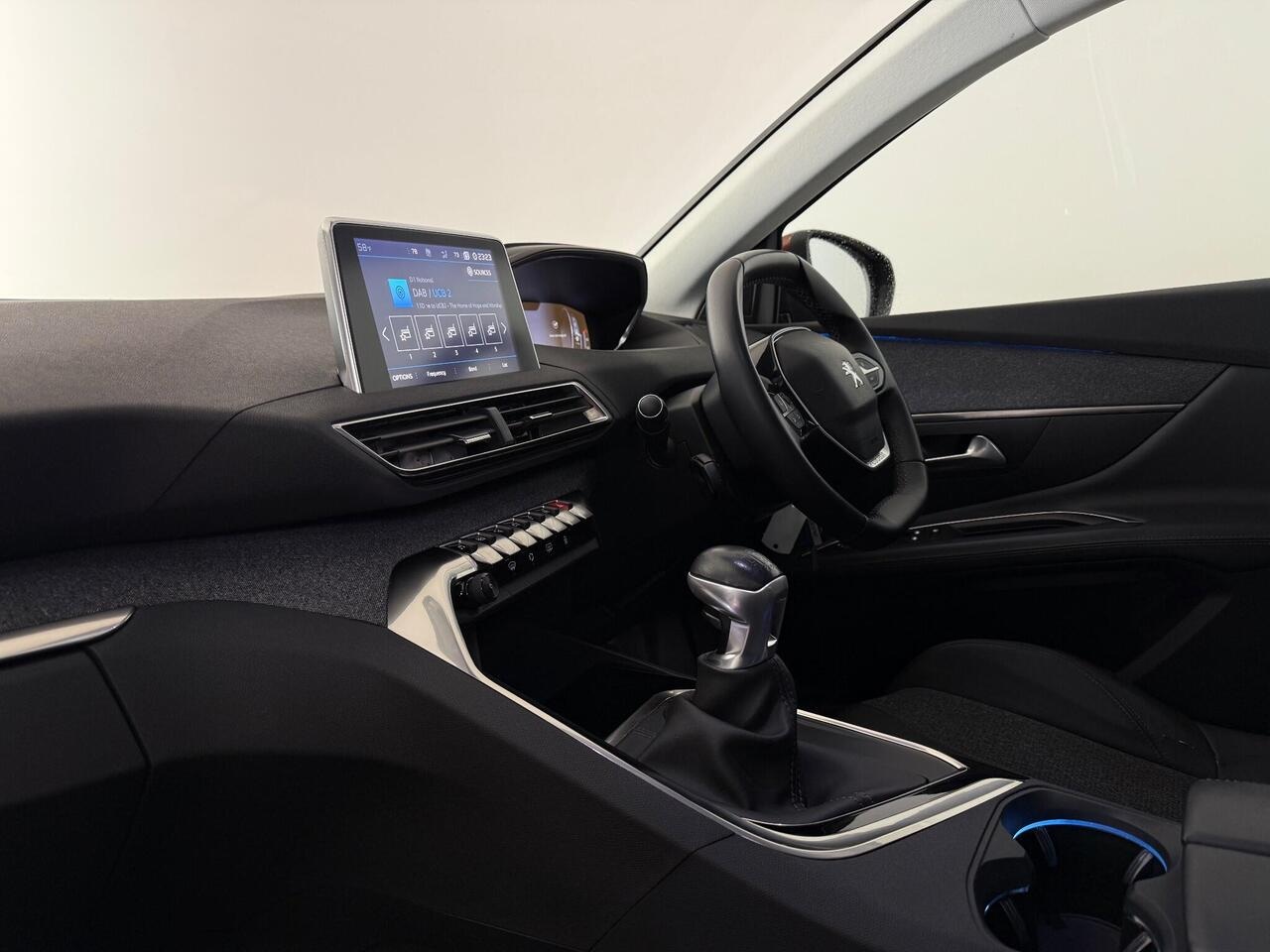 Peugeot 3008 thumbnail Interior Front