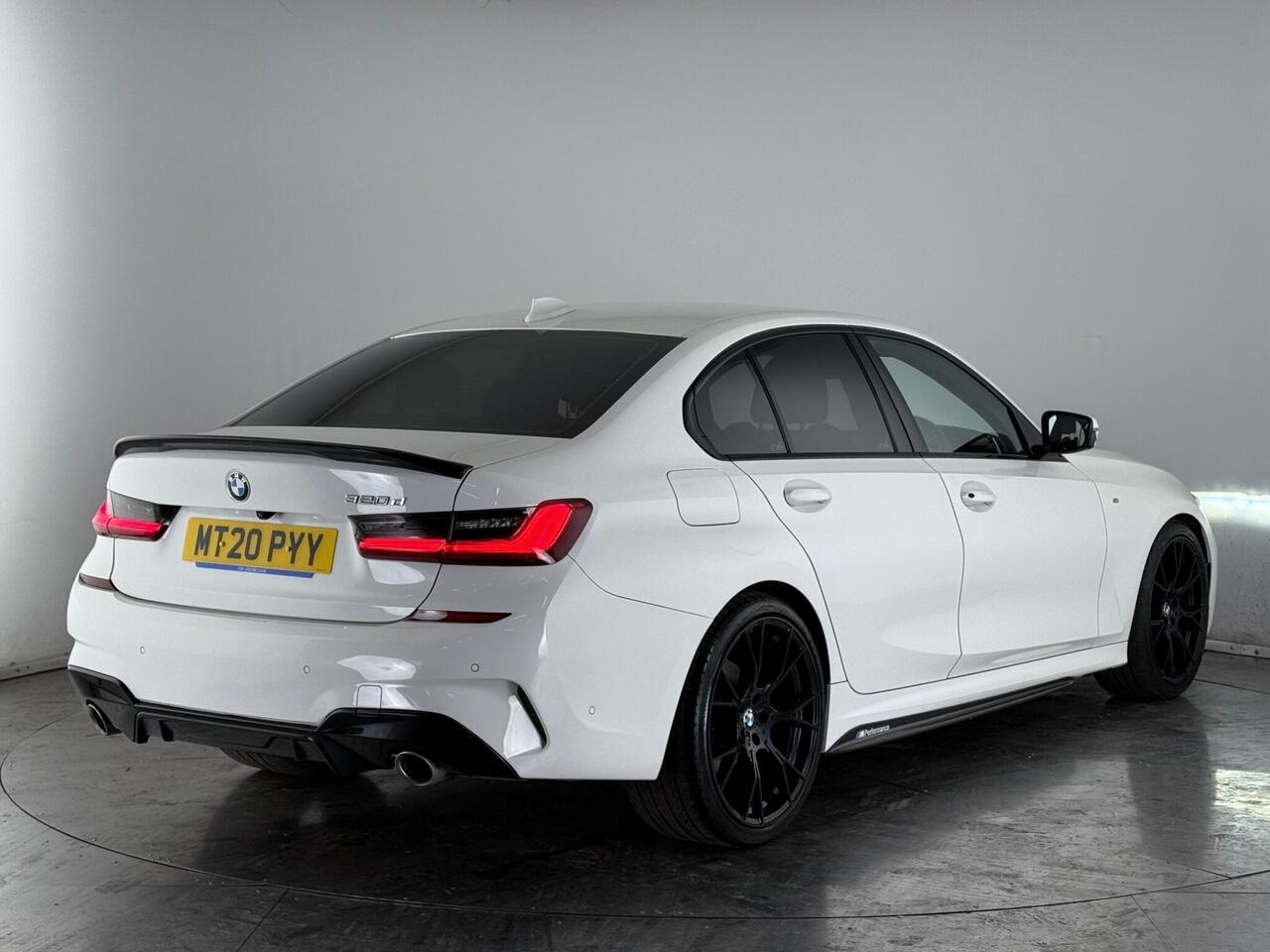 BMW 3 Series thumbnail Rear Right