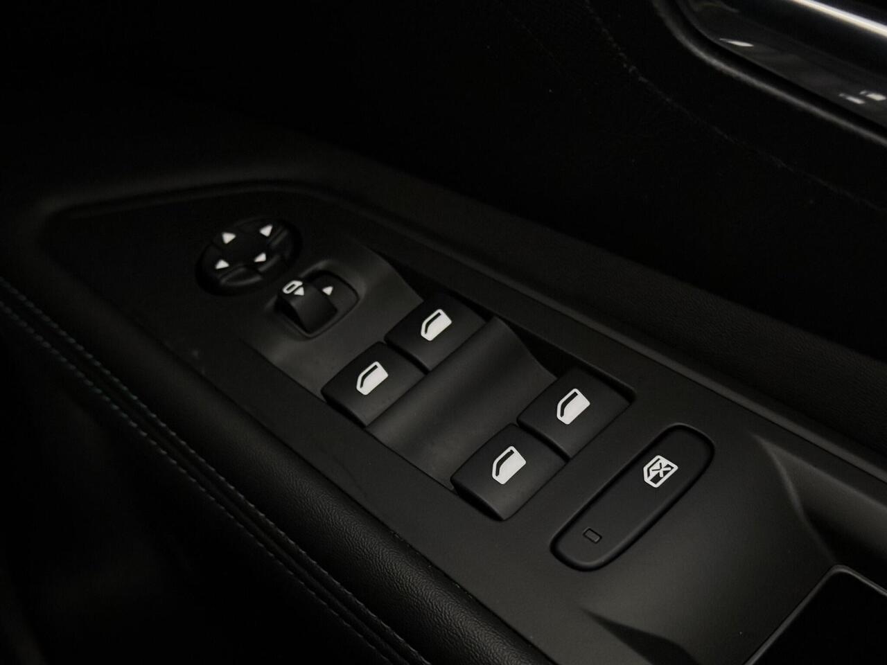 Peugeot 3008 thumbnail Misc Controls