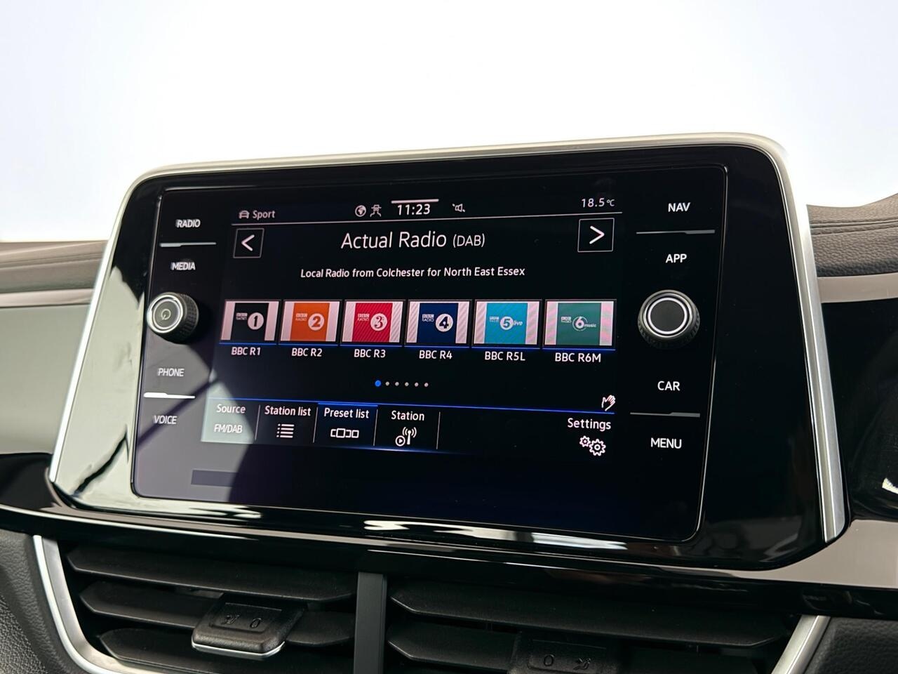 Volkswagen T-Roc thumbnail Infotainment System
