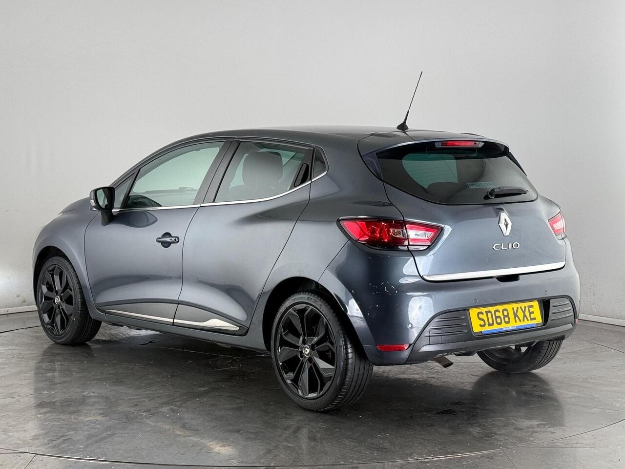 Renault Clio thumbnail Rear Left