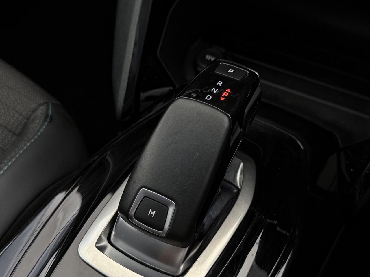 Peugeot 208 thumbnail Interior Front