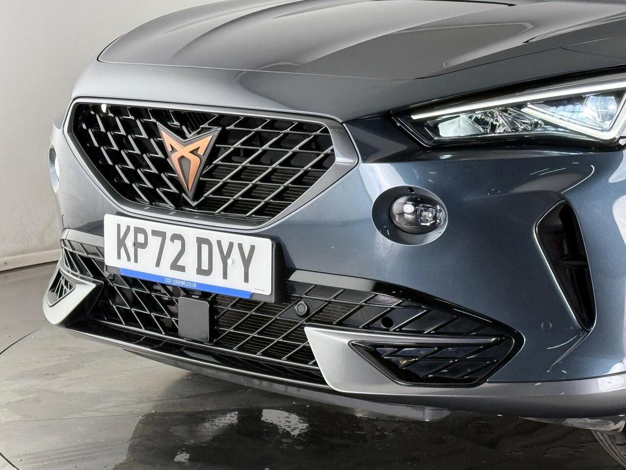 CUPRA Formentor thumbnail Lights Front