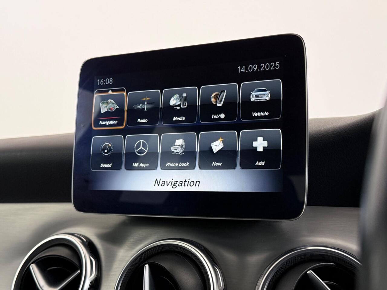 Mercedes-Benz GLA thumbnail Infotainment System