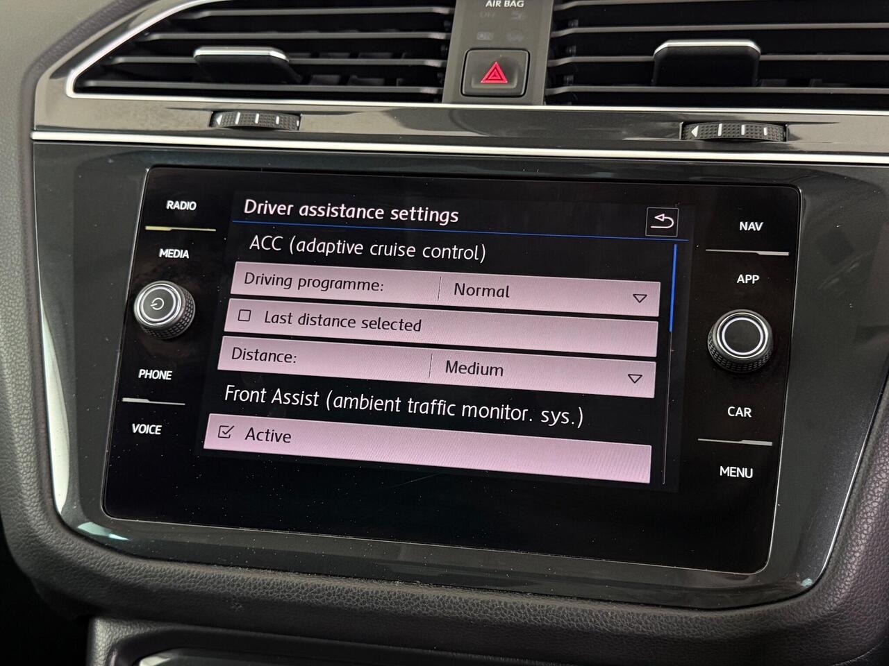 Volkswagen Tiguan thumbnail Infotainment System