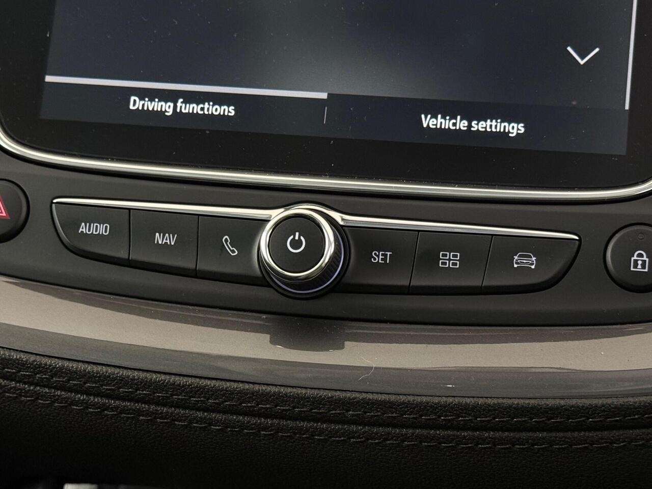 Vauxhall Grandland X thumbnail Infotainment System