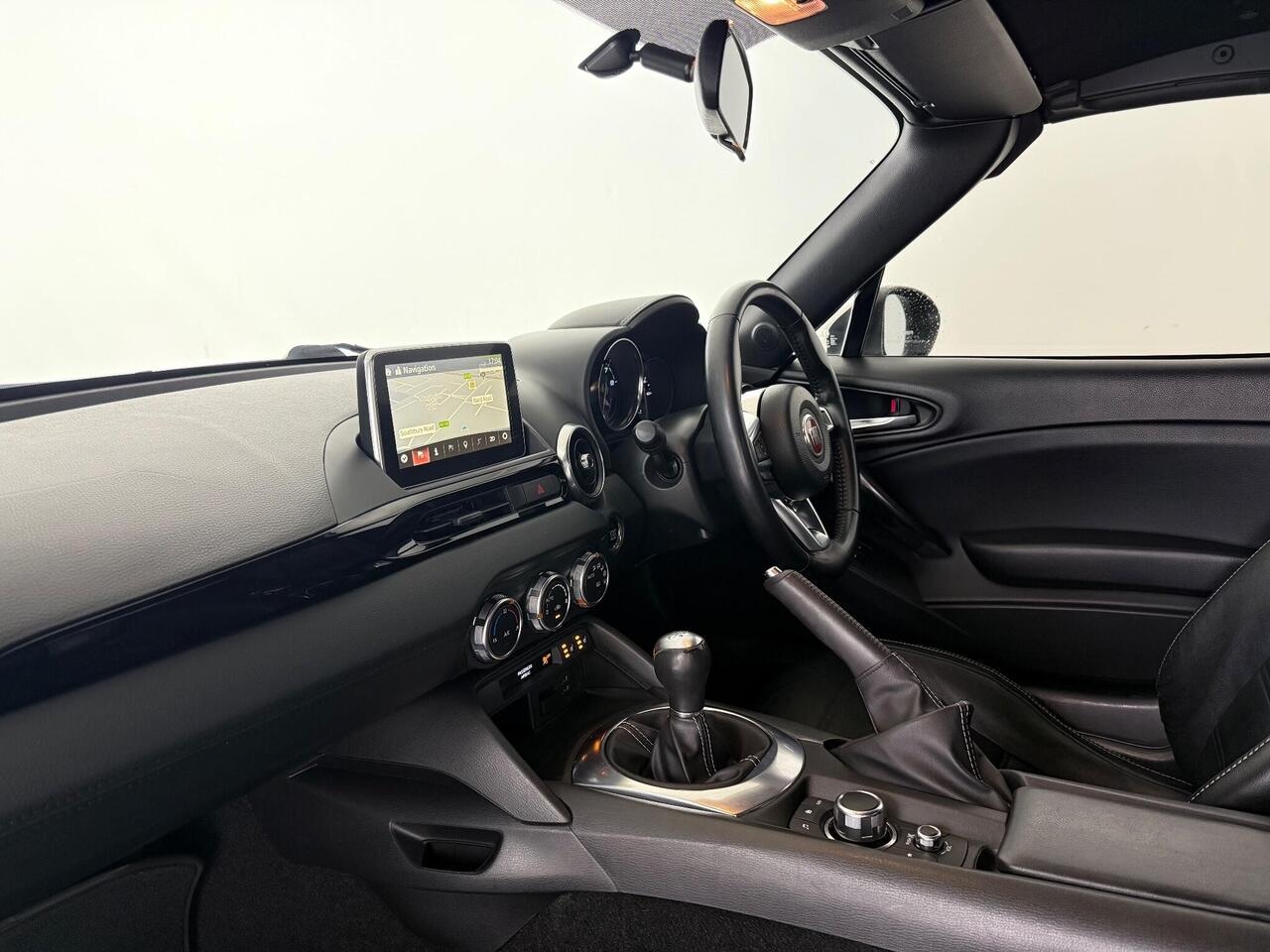 Fiat 124 Spider thumbnail Interior Front